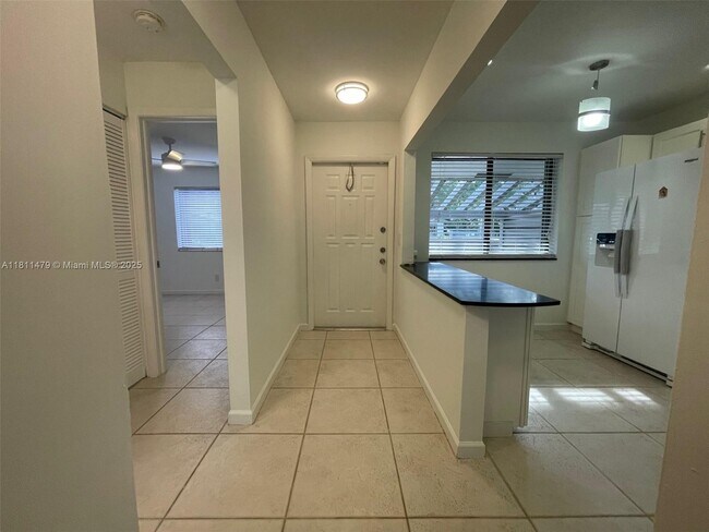 Foto del edificio - 449 Lakeview Dr