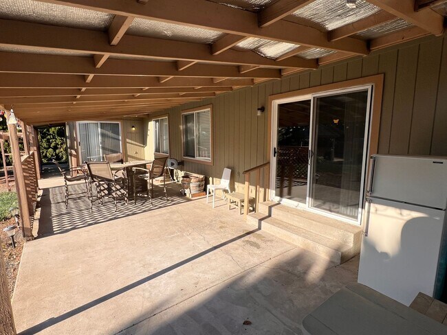 Building Photo - Spacious 3 Bed / 2 Bath Home in West Valle...