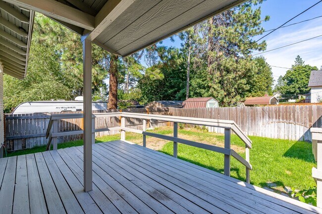 Foto del edificio - Charming 5-Bedroom South Hill Home Near Manito Park Coming Soon!