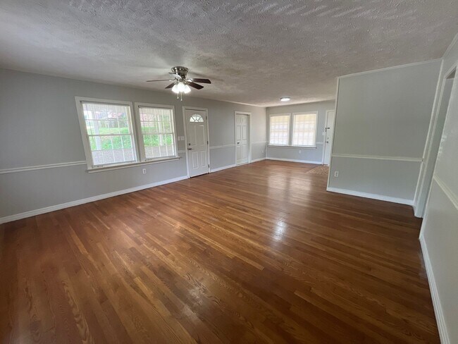 Foto del edificio - 942 W Forest Ave