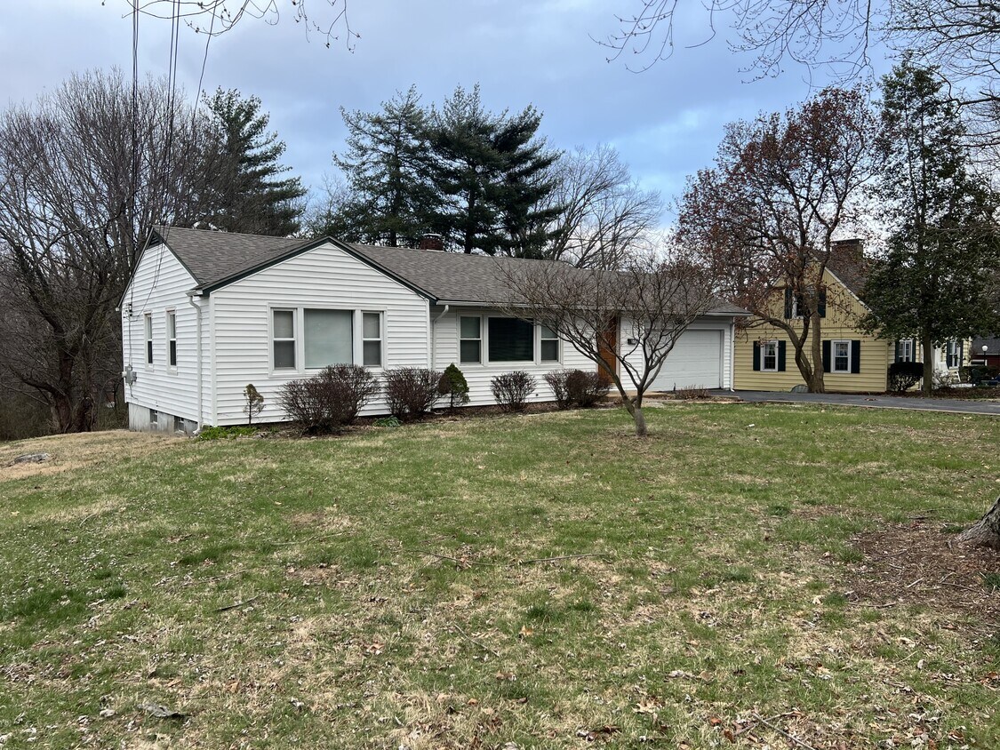 Building Photo - 613 Plantmore Dr