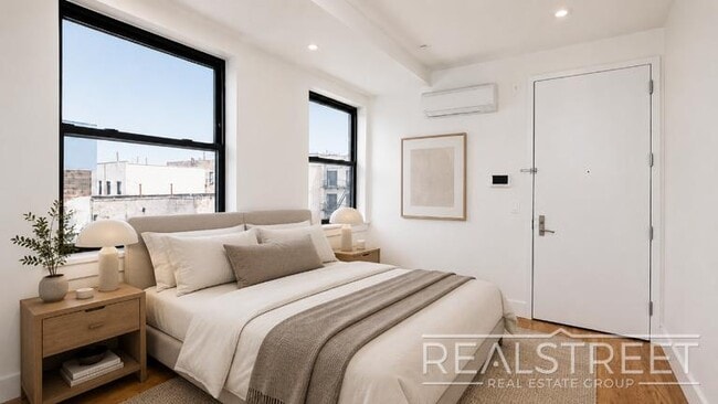 Building Photo - MODERN 1 BED IN CROWN HEIGHTS!