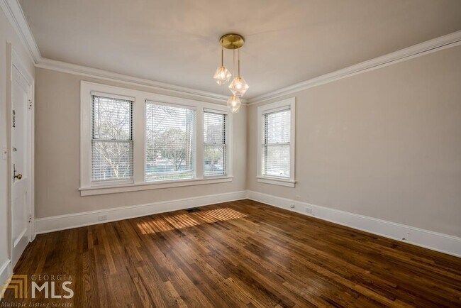 Foto del edificio - 716 Lakeview Ave NE