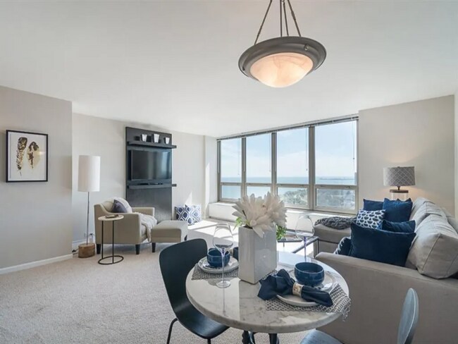 Foto del edificio - 3450 N Lake Shore Dr