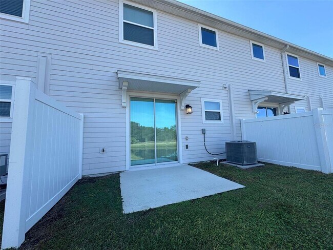 Building Photo - 7601 Stone Crk Trl