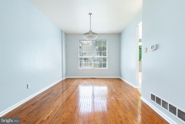Foto del edificio - 307 Thyme Ln