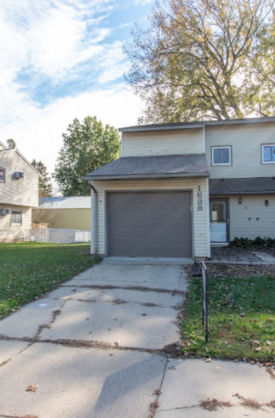 Primary Photo - Spacious 3 bedroom Townhome in Rochester!