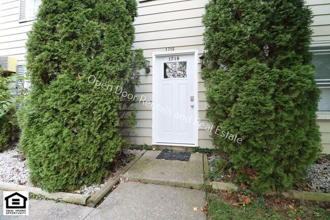 Building Photo - 1716 Franklin Ave