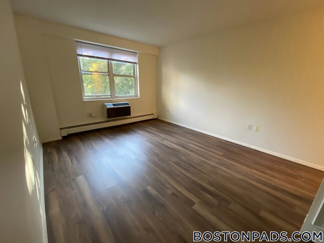 Building Photo - 185 Freeman St