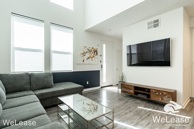 Building Photo - 3 br, 3.5 bath House - 2364 Element Way