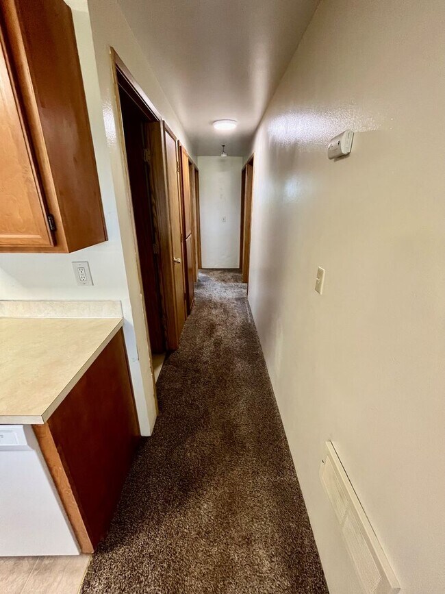 Building Photo - Pet-Friendly Duplex In South Corvallis