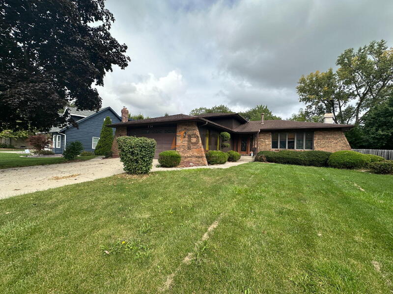 Primary Photo - 334 Little John Dr