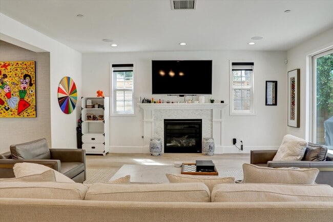 Foto del edificio - 10593 Kinnard Ave