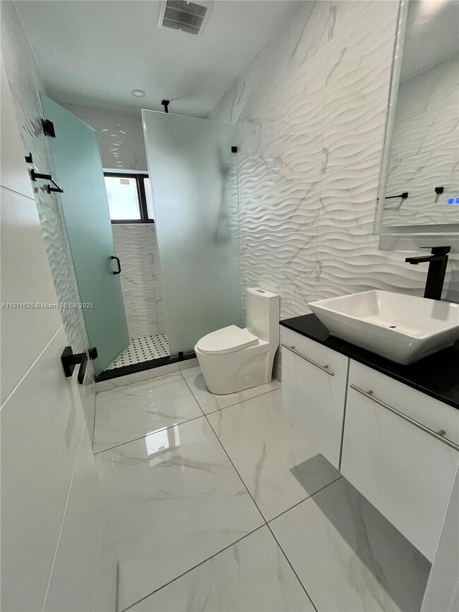 Foto del edificio - 575 NE 179th Dr