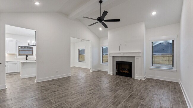 Foto del edificio - Charming 3-Bedroom Retreat with Cozy Fireplace