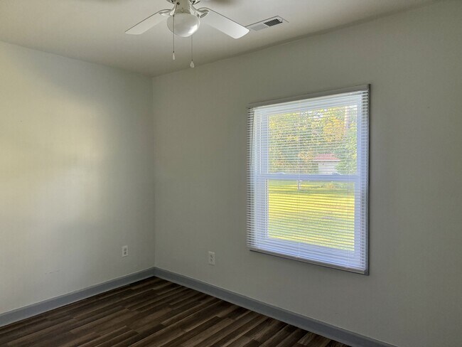 Foto del edificio - 316 Neuse Forrest Ave
