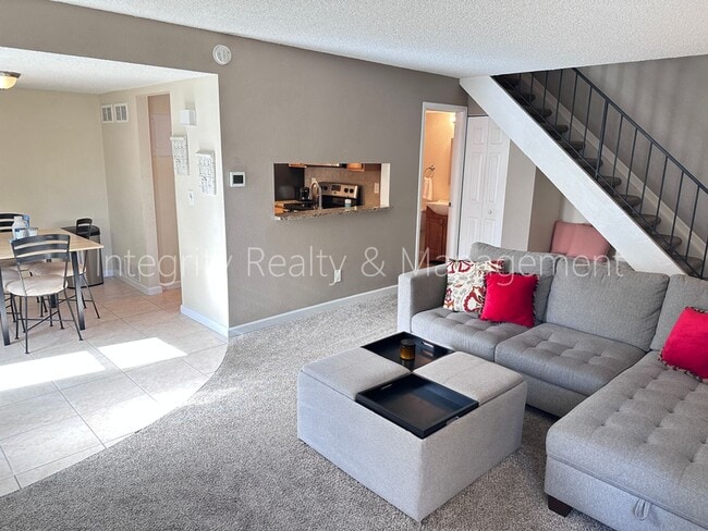 Foto del edificio - 10001 E Evans Ave