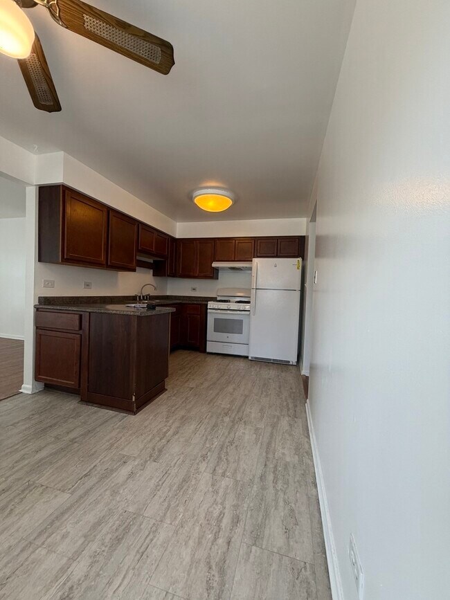 Foto del edificio - 4549 Forest Ave
