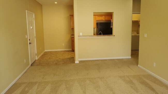 Foto del edificio - Spencers Crest Condo, 3 bd, N Columbia, up...