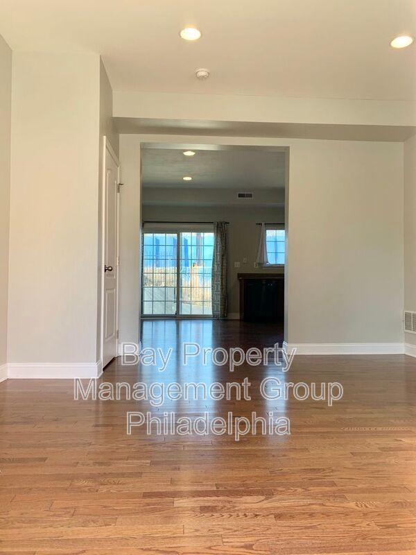 Building Photo - 668 N 8th St