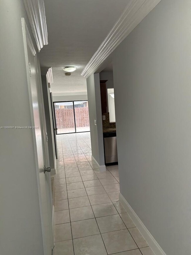 Building Photo - 1621 SW 120th Ave