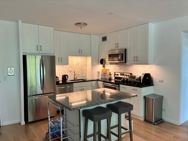 Kitchen (open concept) - 3600 N Lake Shore Dr