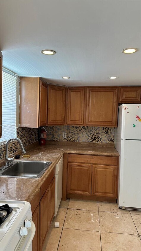 Primary Photo - 2175 NE 170th St
