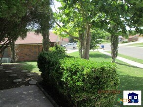 Building Photo - 2619 Phyllis Dr