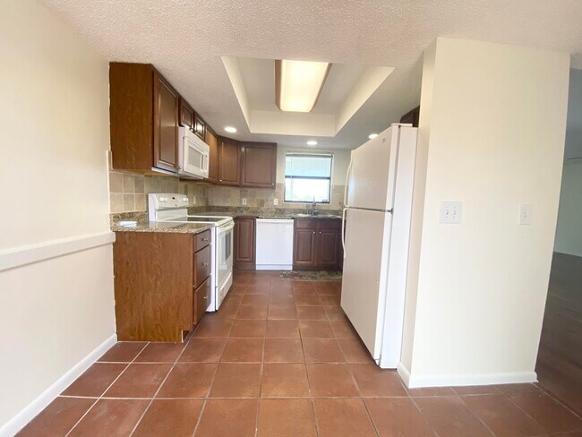 Building Photo - 703 Stonewood Ct