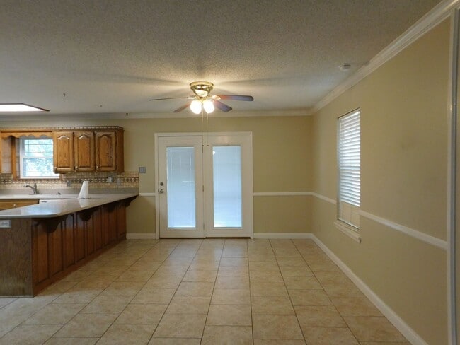 Building Photo - Charming 3 Bed 2 Bath House