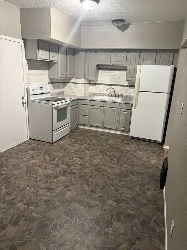 Cocina - 802 N Duluth Ave