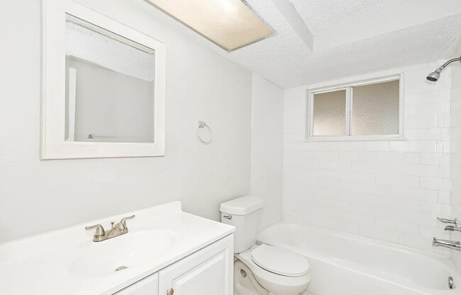 Building Photo - 7713 Seashore Dr