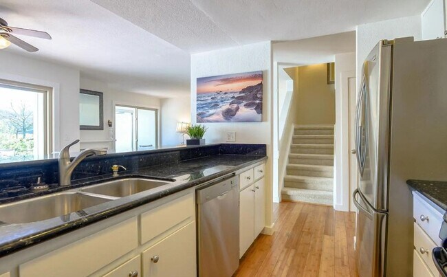 Foto del edificio - Spacious & bright 3 bedroom 2 bath home in...