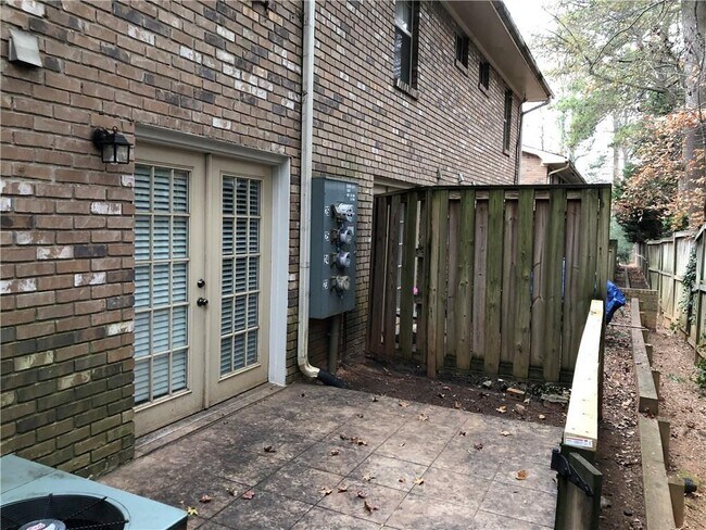 Building Photo - 25 Villa Ct SE