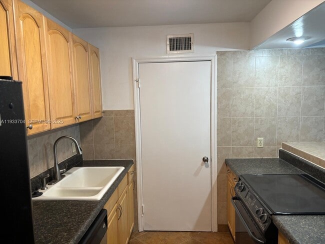 Building Photo - 2319 N Congress Ave