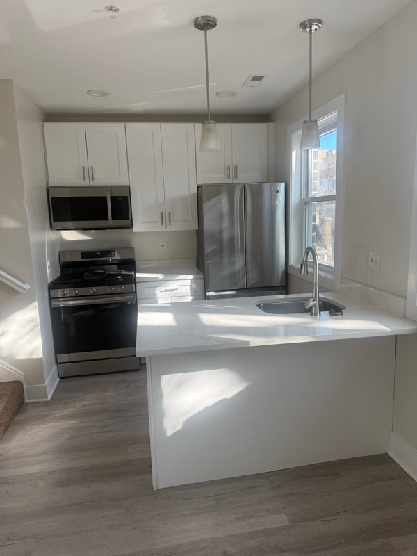 Foto principal - 2242 W 18th Pl