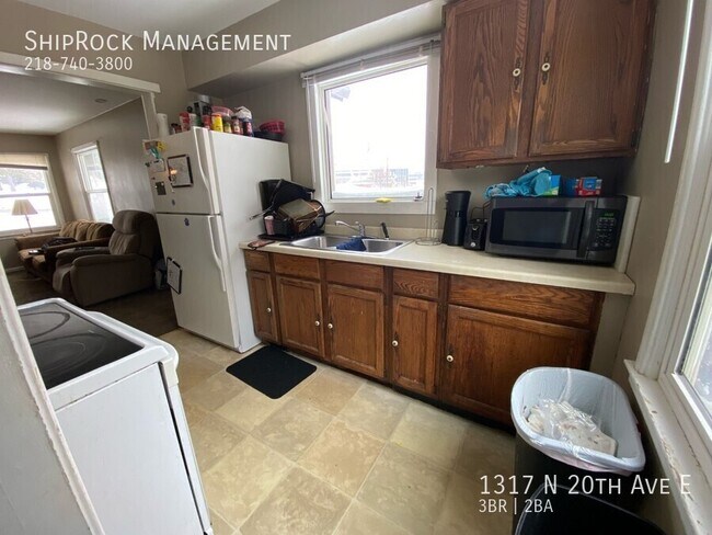 Foto del edificio - 1317 N 20th Ave E