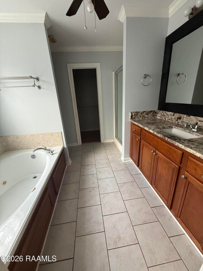 Foto del edificio - 1007 Southlake Cir