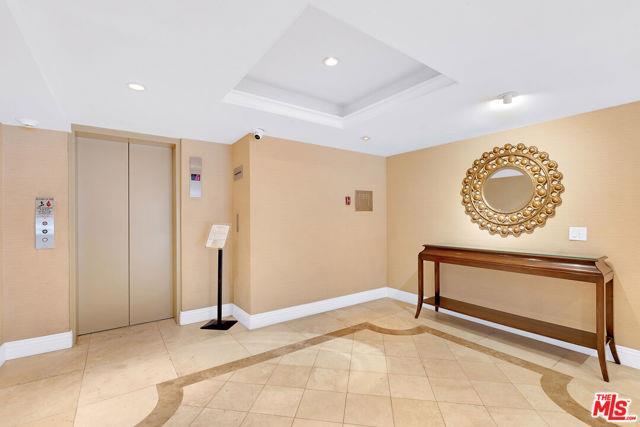 Building Photo - 321 N Oakhurst Dr