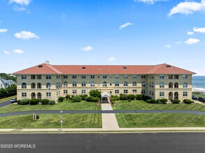 Building Photo - 1 Roseld Ave