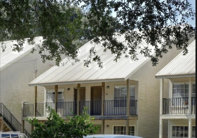 Building Photo - 300 Lozes Ave