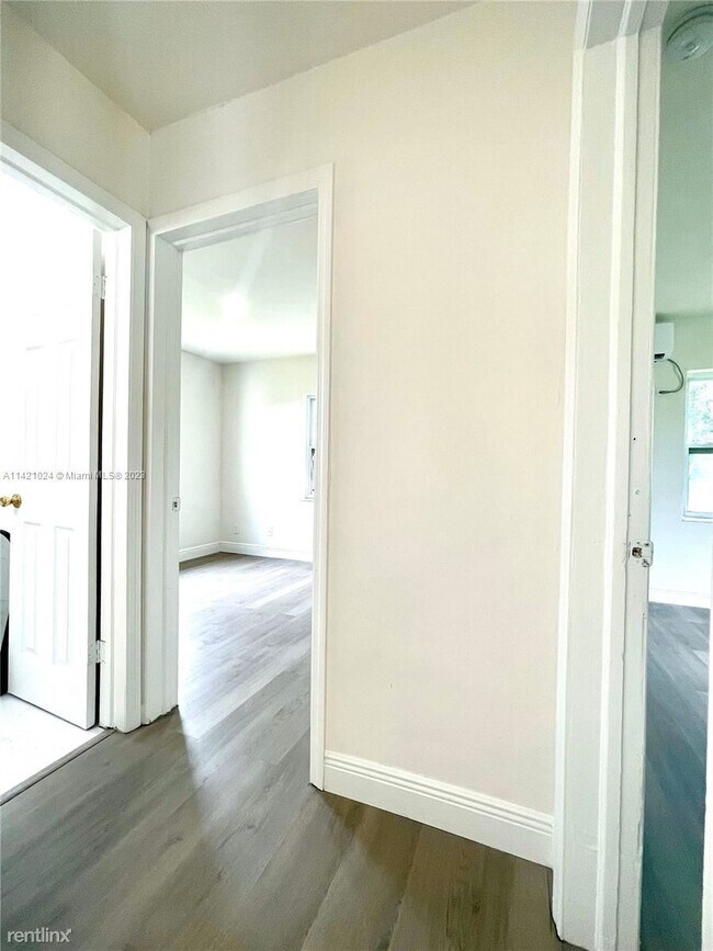 Foto del edificio - 2 br, 1 bath House - 1004 SW 24th Ave # 2-...