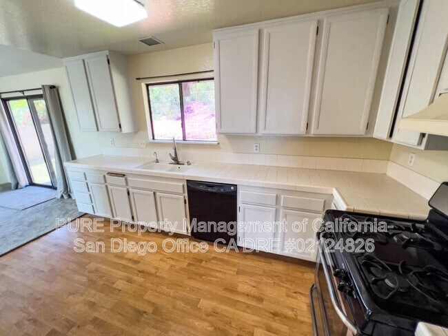 Foto del edificio - 2148 Skyview Glen