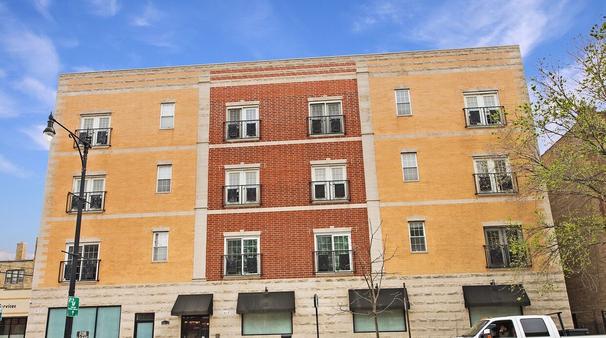 Primary Photo - 3225 W Fullerton Ave