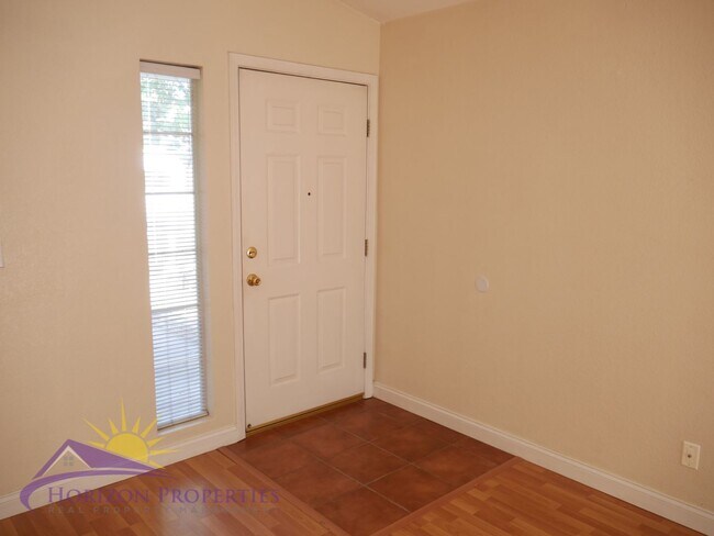 Building Photo - Open 3 Bed 2.5 Bath 1,959 Sq. Ft. Antelope...