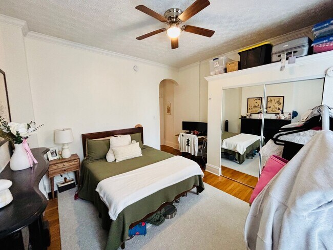 Foto del edificio - 111 E Blenkner St