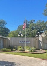 Building Photo - 17573 Red Oak Dr