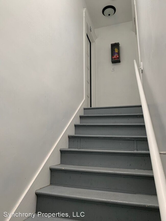 Foto del edificio - 326 E 8th St