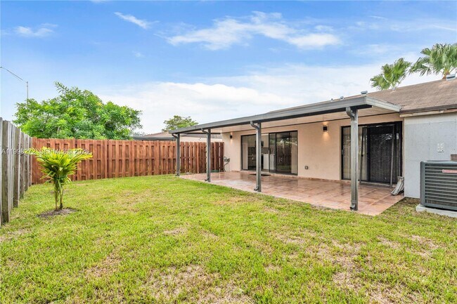 Foto del edificio - 4736 SW 136th Pl