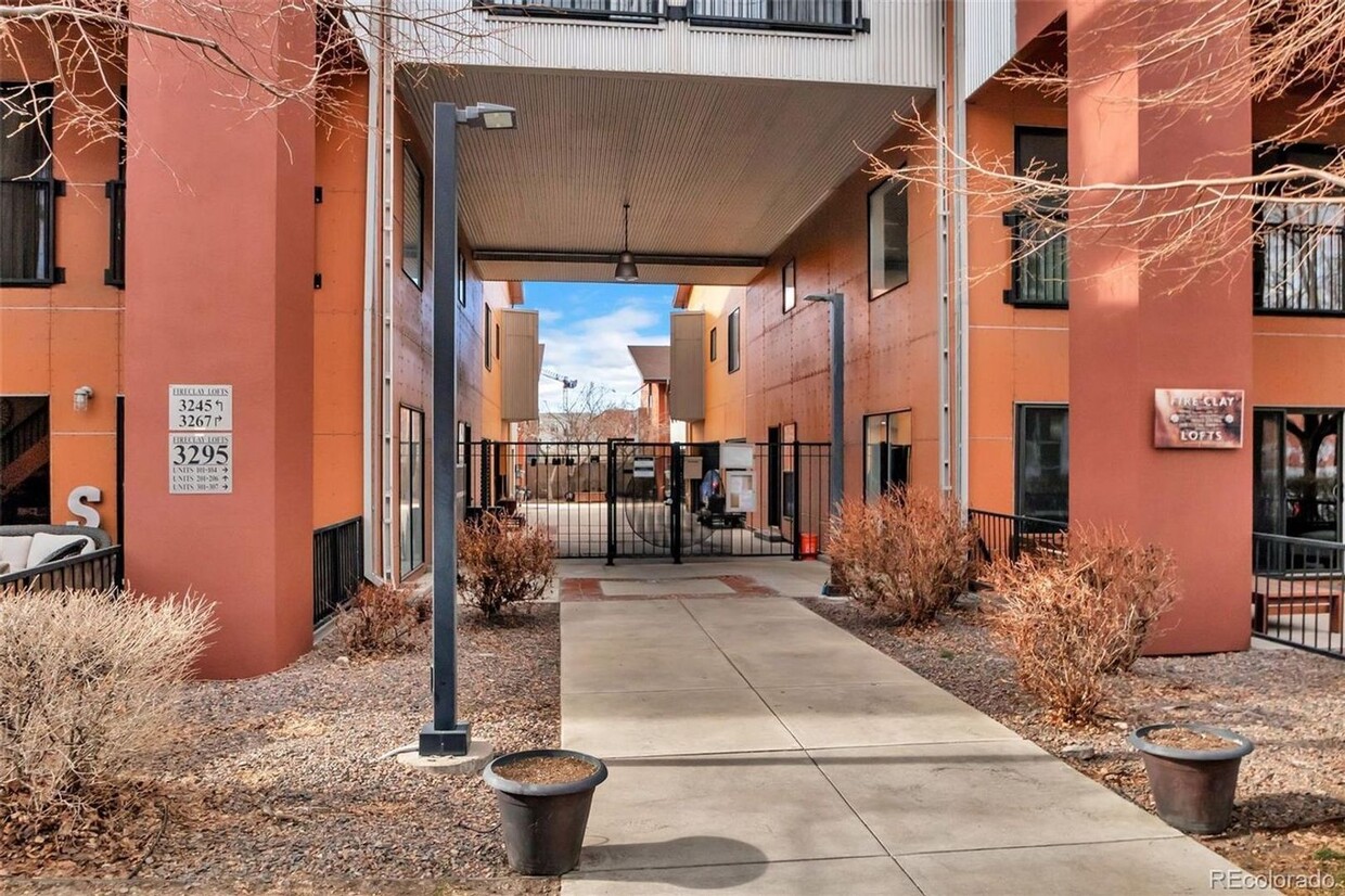 Foto principal - Beauty in the RiNo Arts District Townhome!